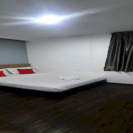 Super Oyo 90724 Rg Hotel Air Hitam Bagian luar foto