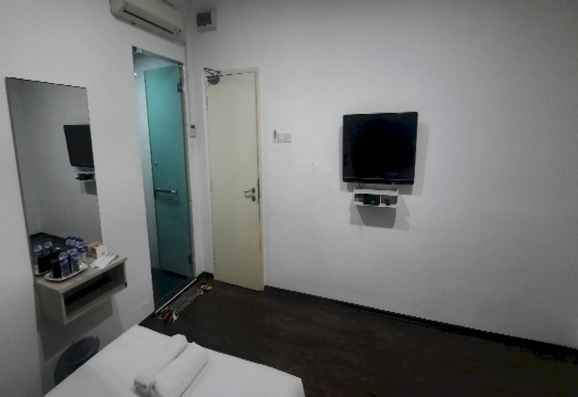 Super Oyo 90724 Rg Hotel Air Hitam Bagian luar foto