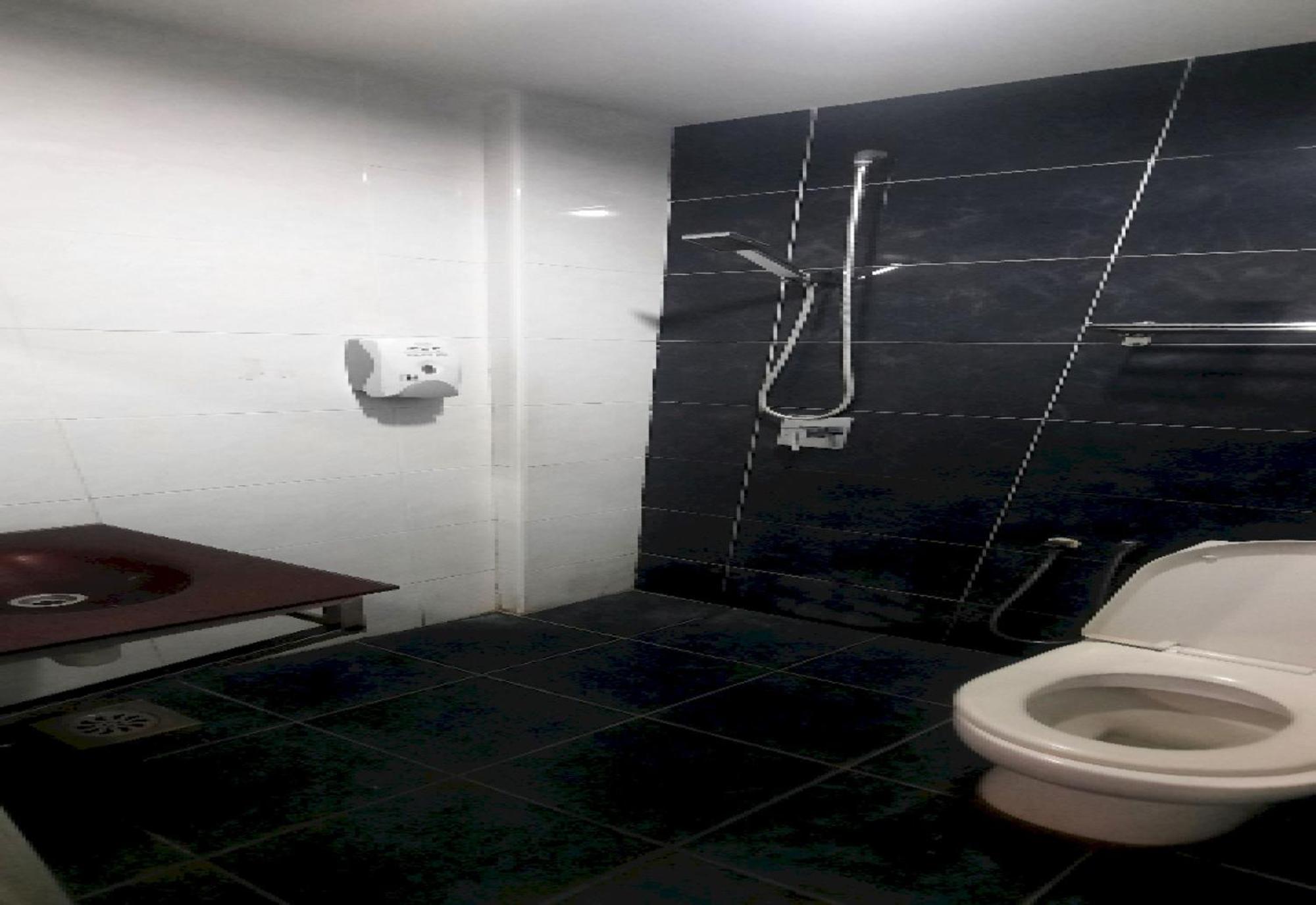 Super Oyo 90724 Rg Hotel Air Hitam Bagian luar foto
