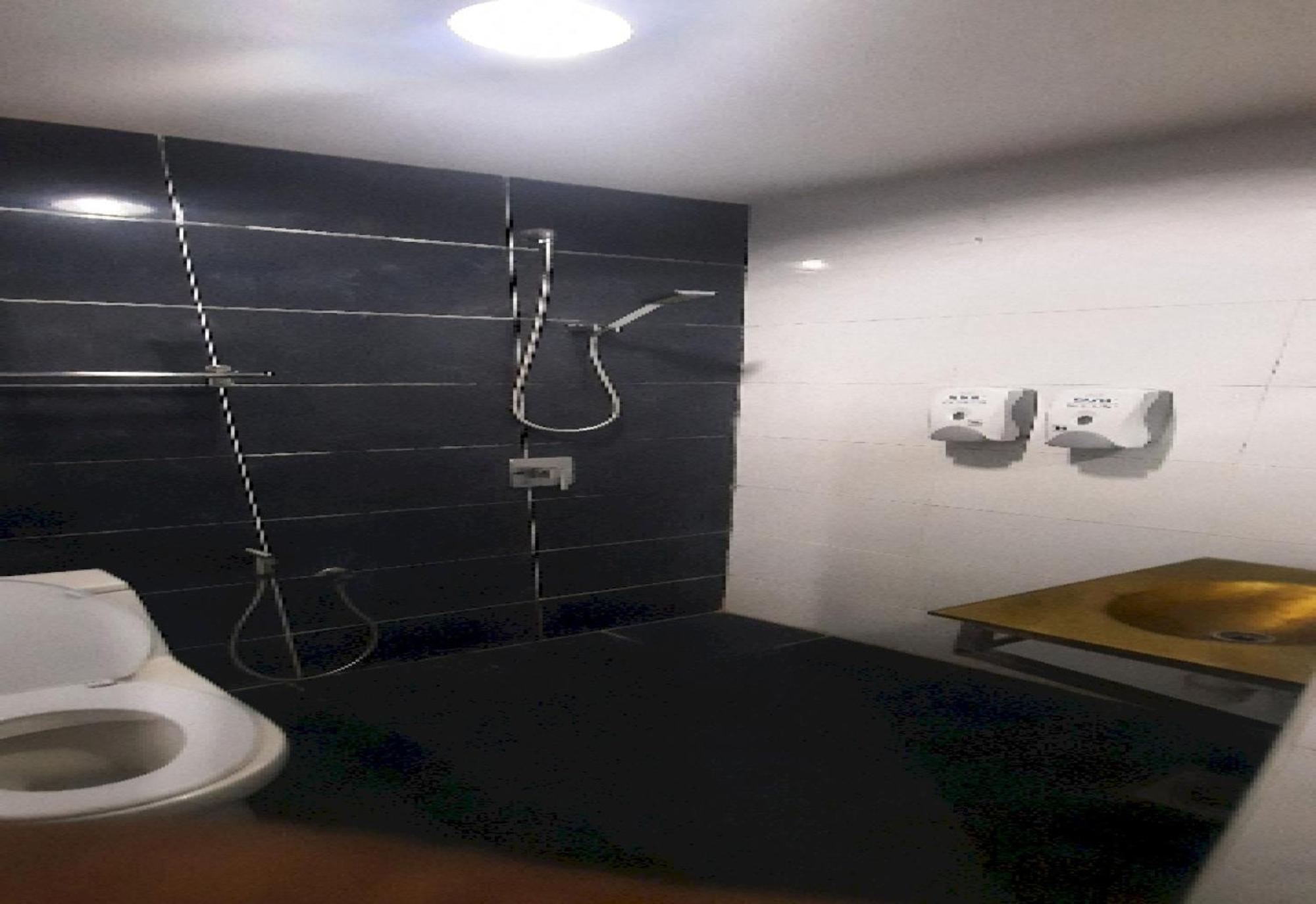 Super Oyo 90724 Rg Hotel Air Hitam Bagian luar foto